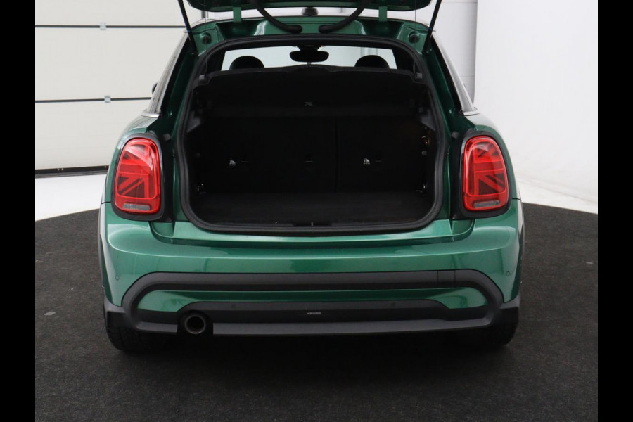 MINI Cooper 1.5 Business Edition | Harman/Kardon | Carplay | Verwarmde voorruit | Navigatie | Full LED | Half leder | Parkeerhulp | Climate control | Cruise control | Bluetooth | British Racing Green