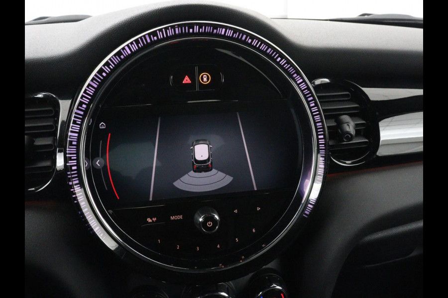 MINI Cooper 1.5 Business Edition | Harman/Kardon | Carplay | Verwarmde voorruit | Navigatie | Full LED | Half leder | Parkeerhulp | Climate control | Cruise control | Bluetooth | British Racing Green