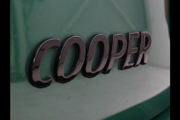 MINI Cooper 1.5 Business Edition | Harman/Kardon | Carplay | Verwarmde voorruit | Navigatie | Full LED | Half leder | Parkeerhulp | Climate control | Cruise control | Bluetooth | British Racing Green