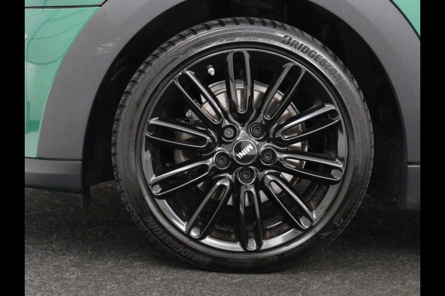 MINI Cooper 1.5 Business Edition | Harman/Kardon | Carplay | Verwarmde voorruit | Navigatie | Full LED | Half leder | Parkeerhulp | Climate control | Cruise control | Bluetooth | British Racing Green