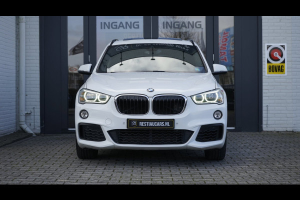 BMW X1 SDrive20i M Sport Shadowline CAMERA-CLIMA-CRUISE-FULL LED-HEADUP-LEDER-NAVIGATIE-PANORAMA-STOELVERWARMING-TREKHAAK