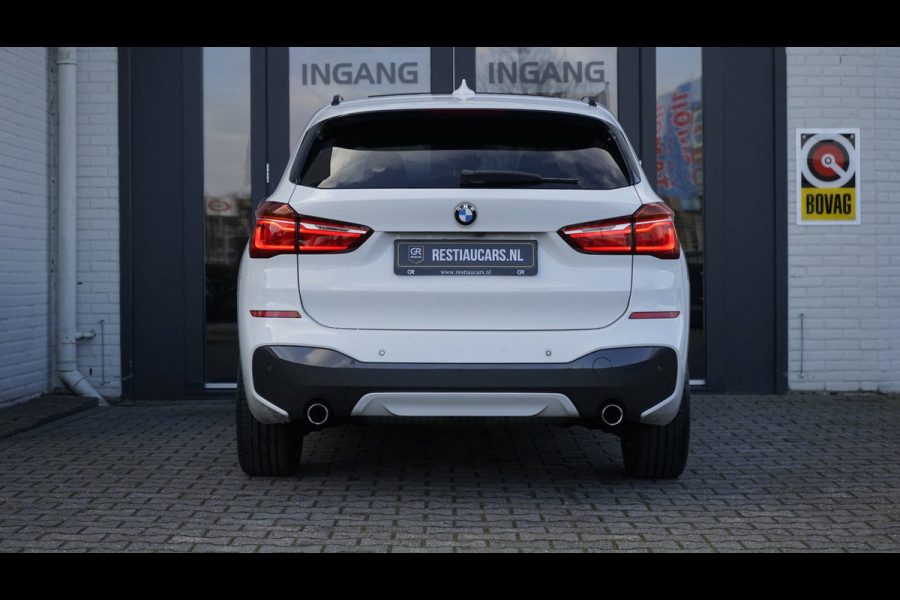 BMW X1 SDrive20i M Sport Shadowline CAMERA-CLIMA-CRUISE-FULL LED-HEADUP-LEDER-NAVIGATIE-PANORAMA-STOELVERWARMING-TREKHAAK