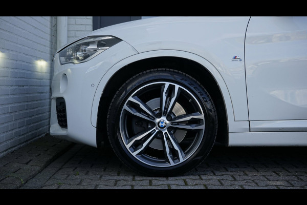 BMW X1 SDrive20i M Sport Shadowline CAMERA-CLIMA-CRUISE-FULL LED-HEADUP-LEDER-NAVIGATIE-PANORAMA-STOELVERWARMING-TREKHAAK