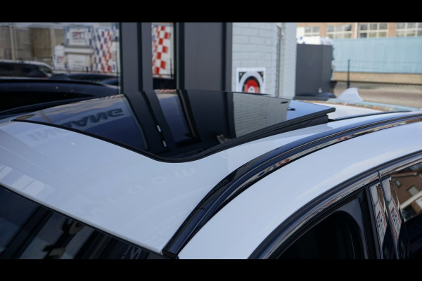 BMW X1 SDrive20i M Sport Shadowline CAMERA-CLIMA-CRUISE-FULL LED-HEADUP-LEDER-NAVIGATIE-PANORAMA-STOELVERWARMING-TREKHAAK