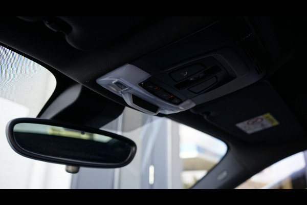 BMW X1 SDrive20i M Sport Shadowline CAMERA-CLIMA-CRUISE-FULL LED-HEADUP-LEDER-NAVIGATIE-PANORAMA-STOELVERWARMING-TREKHAAK