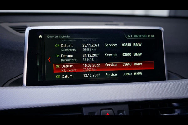 BMW X1 SDrive20i M Sport Shadowline CAMERA-CLIMA-CRUISE-FULL LED-HEADUP-LEDER-NAVIGATIE-PANORAMA-STOELVERWARMING-TREKHAAK