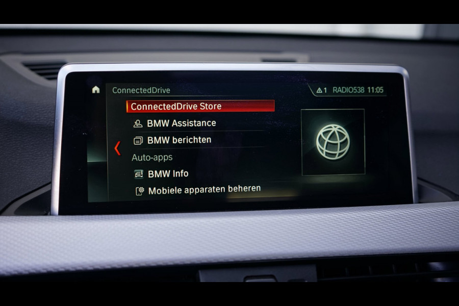 BMW X1 SDrive20i M Sport Shadowline CAMERA-CLIMA-CRUISE-FULL LED-HEADUP-LEDER-NAVIGATIE-PANORAMA-STOELVERWARMING-TREKHAAK