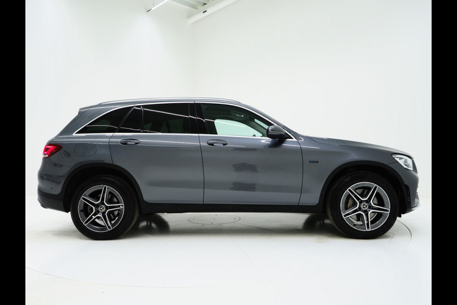 Mercedes-Benz GLC 300e 4MATIC AMG | Panoramadak | 360 | Leder | Virtual | Stoelverwarming | Dodehoek | LED