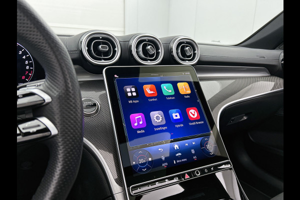 Mercedes-Benz C-Klasse 300 e Business Solution AMG AMG Line | Panorama Schuif-Kanteldak | Distronic | Lederen bekleding | Alarm | Parkeerpakket met 360°-camera | 20 Inch AMG Velgen. Inclusief 24 maanden Mercedes-Benz Certified garantie voor Europa.