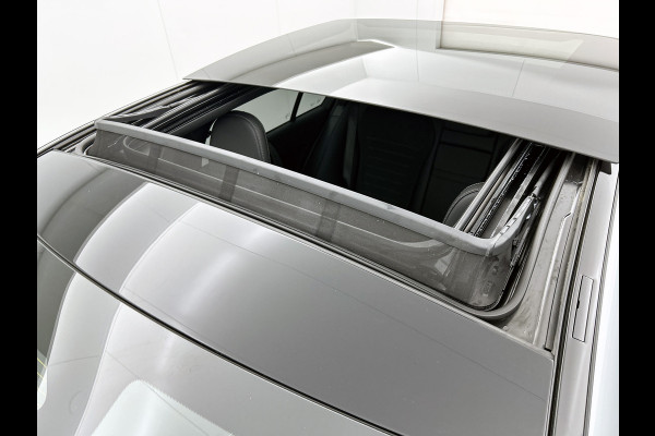 Mercedes-Benz C-Klasse 300 e Business Solution AMG AMG Line | Panorama Schuif-Kanteldak | Distronic | Lederen bekleding | Alarm | Parkeerpakket met 360°-camera | 20 Inch AMG Velgen. Inclusief 24 maanden Mercedes-Benz Certified garantie voor Europa.