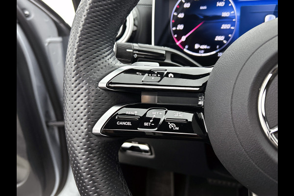Mercedes-Benz C-Klasse 300 e Business Solution AMG AMG Line | Panorama Schuif-Kanteldak | Distronic | Lederen bekleding | Alarm | Parkeerpakket met 360°-camera | 20 Inch AMG Velgen. Inclusief 24 maanden Mercedes-Benz Certified garantie voor Europa.