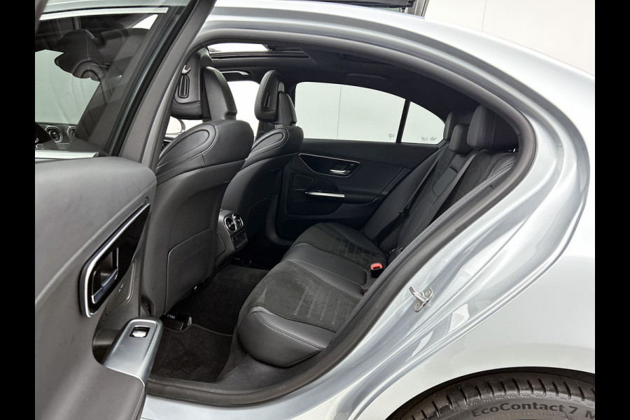 Mercedes-Benz C-Klasse 300 e Business Solution AMG AMG Line | Panorama Schuif-Kanteldak | Distronic | Lederen bekleding | Alarm | Parkeerpakket met 360°-camera | 20 Inch AMG Velgen. Inclusief 24 maanden Mercedes-Benz Certified garantie voor Europa.