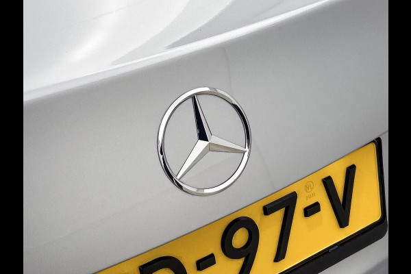 Mercedes-Benz C-Klasse 300 e Business Solution AMG AMG Line | Panorama Schuif-Kanteldak | Distronic | Lederen bekleding | Alarm | Parkeerpakket met 360°-camera | 20 Inch AMG Velgen. Inclusief 24 maanden Mercedes-Benz Certified garantie voor Europa.