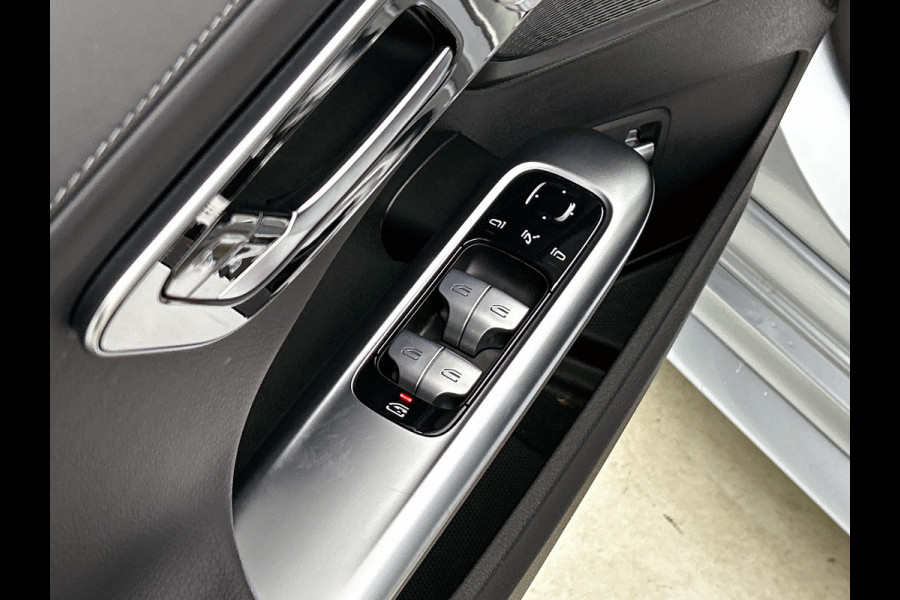 Mercedes-Benz C-Klasse 300 e Business Solution AMG AMG Line | Panorama Schuif-Kanteldak | Distronic | Lederen bekleding | Alarm | Parkeerpakket met 360°-camera | 20 Inch AMG Velgen. Inclusief 24 maanden Mercedes-Benz Certified garantie voor Europa.