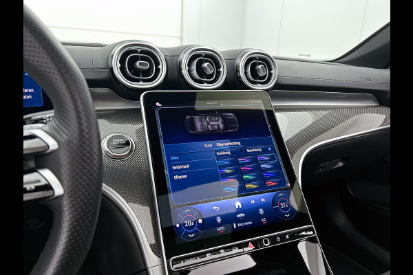 Mercedes-Benz C-Klasse 300 e Business Solution AMG AMG Line | Panorama Schuif-Kanteldak | Distronic | Lederen bekleding | Alarm | Parkeerpakket met 360°-camera | 20 Inch AMG Velgen. Inclusief 24 maanden Mercedes-Benz Certified garantie voor Europa.