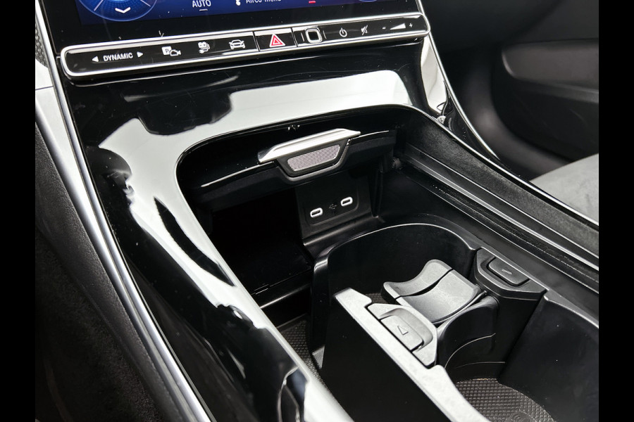 Mercedes-Benz C-Klasse 300 e Business Solution AMG AMG Line | Panorama Schuif-Kanteldak | Distronic | Lederen bekleding | Alarm | Parkeerpakket met 360°-camera | 20 Inch AMG Velgen. Inclusief 24 maanden Mercedes-Benz Certified garantie voor Europa.