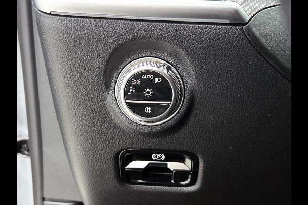 Mercedes-Benz C-Klasse 300 e Business Solution AMG AMG Line | Panorama Schuif-Kanteldak | Distronic | Lederen bekleding | Alarm | Parkeerpakket met 360°-camera | 20 Inch AMG Velgen. Inclusief 24 maanden Mercedes-Benz Certified garantie voor Europa.