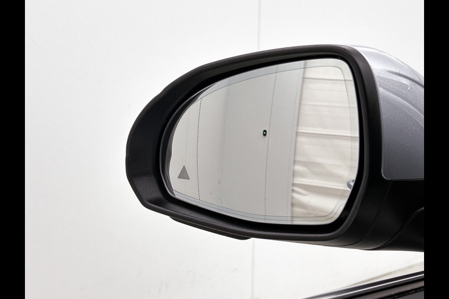 Mercedes-Benz C-Klasse 300 e Business Solution AMG AMG Line | Panorama Schuif-Kanteldak | Distronic | Lederen bekleding | Alarm | Parkeerpakket met 360°-camera | 20 Inch AMG Velgen. Inclusief 24 maanden Mercedes-Benz Certified garantie voor Europa.