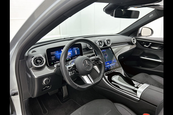 Mercedes-Benz C-Klasse 300 e Business Solution AMG AMG Line | Panorama Schuif-Kanteldak | Distronic | Lederen bekleding | Alarm | Parkeerpakket met 360°-camera | 20 Inch AMG Velgen. Inclusief 24 maanden Mercedes-Benz Certified garantie voor Europa.