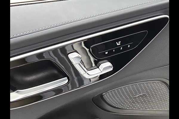 Mercedes-Benz C-Klasse 300 e Business Solution AMG AMG Line | Panorama Schuif-Kanteldak | Distronic | Lederen bekleding | Alarm | Parkeerpakket met 360°-camera | 20 Inch AMG Velgen. Inclusief 24 maanden Mercedes-Benz Certified garantie voor Europa.