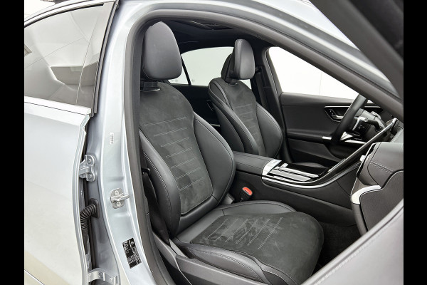 Mercedes-Benz C-Klasse 300 e Business Solution AMG AMG Line | Panorama Schuif-Kanteldak | Distronic | Lederen bekleding | Alarm | Parkeerpakket met 360°-camera | 20 Inch AMG Velgen. Inclusief 24 maanden Mercedes-Benz Certified garantie voor Europa.
