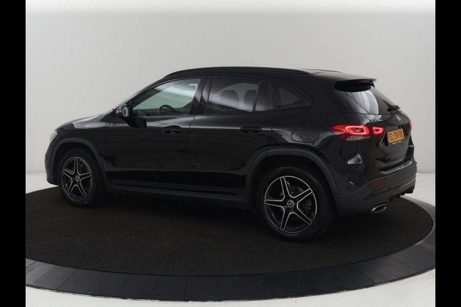 Mercedes-Benz GLA 250e AMG Night | Adaptive cruise | Stoelverwarming | Camera | Half leder | Park Assist | Leder/Alcantara | Widescreen | Sfeerverlichting | Climate control | PHEV | Plug In