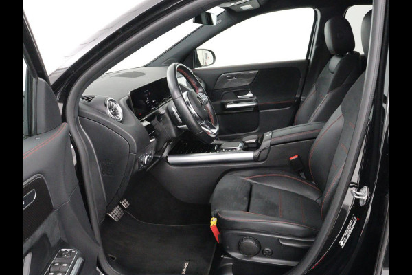 Mercedes-Benz GLA 250e AMG Night | Adaptive cruise | Stoelverwarming | Camera | Half leder | Park Assist | Leder/Alcantara | Widescreen | Sfeerverlichting | Climate control | PHEV | Plug In