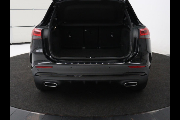 Mercedes-Benz GLA 250e AMG Night | Adaptive cruise | Stoelverwarming | Camera | Half leder | Park Assist | Leder/Alcantara | Widescreen | Sfeerverlichting | Climate control | PHEV | Plug In