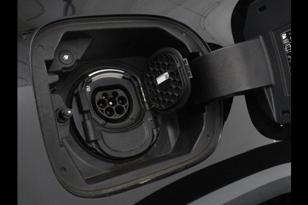 Mercedes-Benz GLA 250e AMG Night | Adaptive cruise | Stoelverwarming | Camera | Half leder | Park Assist | Leder/Alcantara | Widescreen | Sfeerverlichting | Climate control | PHEV | Plug In