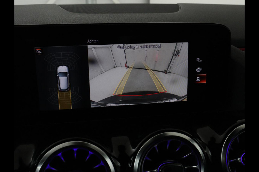 Mercedes-Benz GLA 250e AMG Night | Adaptive cruise | Stoelverwarming | Camera | Half leder | Park Assist | Leder/Alcantara | Widescreen | Sfeerverlichting | Climate control | PHEV | Plug In