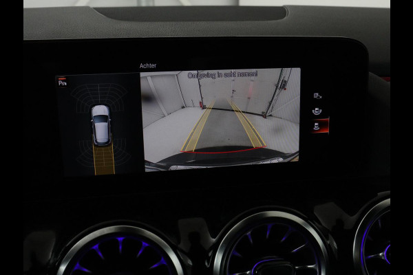 Mercedes-Benz GLA 250e AMG Night | Adaptive cruise | Stoelverwarming | Camera | Half leder | Park Assist | Leder/Alcantara | Widescreen | Sfeerverlichting | Climate control | PHEV | Plug In