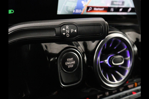 Mercedes-Benz GLA 250e AMG Night | Adaptive cruise | Stoelverwarming | Camera | Half leder | Park Assist | Leder/Alcantara | Widescreen | Sfeerverlichting | Climate control | PHEV | Plug In