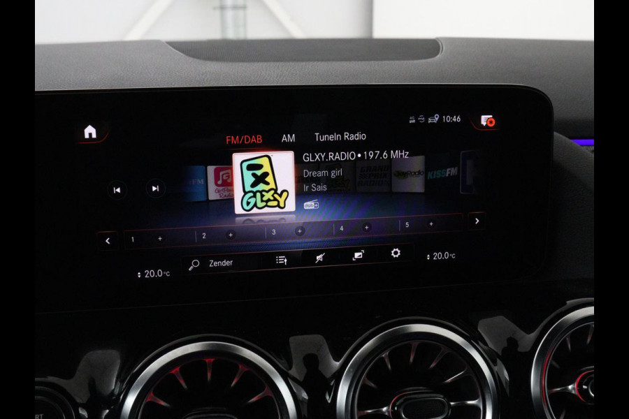 Mercedes-Benz GLA 250e AMG Night | Adaptive cruise | Stoelverwarming | Camera | Half leder | Park Assist | Leder/Alcantara | Widescreen | Sfeerverlichting | Climate control | PHEV | Plug In