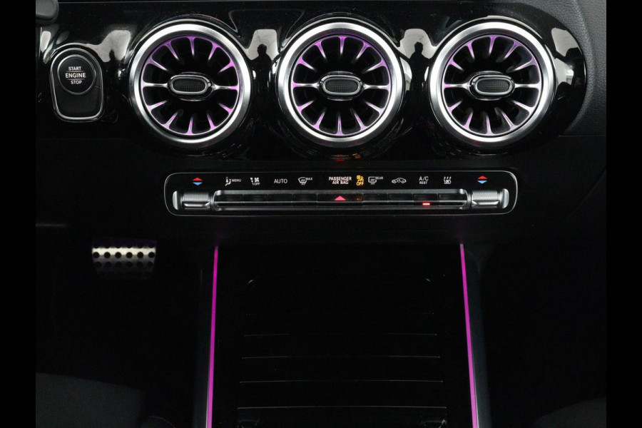 Mercedes-Benz GLA 250e AMG Night | Adaptive cruise | Stoelverwarming | Camera | Half leder | Park Assist | Leder/Alcantara | Widescreen | Sfeerverlichting | Climate control | PHEV | Plug In