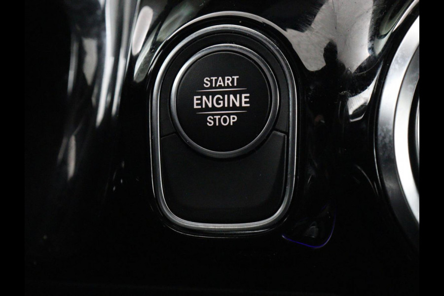 Mercedes-Benz GLA 250e AMG Night | Adaptive cruise | Stoelverwarming | Camera | Half leder | Park Assist | Leder/Alcantara | Widescreen | Sfeerverlichting | Climate control | PHEV | Plug In