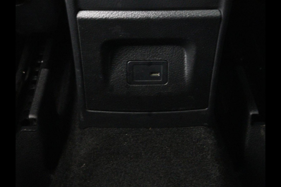 Mercedes-Benz GLA 250e AMG Night | Adaptive cruise | Stoelverwarming | Camera | Half leder | Park Assist | Leder/Alcantara | Widescreen | Sfeerverlichting | Climate control | PHEV | Plug In