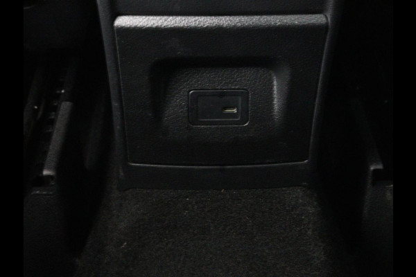 Mercedes-Benz GLA 250e AMG Night | Adaptive cruise | Stoelverwarming | Camera | Half leder | Park Assist | Leder/Alcantara | Widescreen | Sfeerverlichting | Climate control | PHEV | Plug In