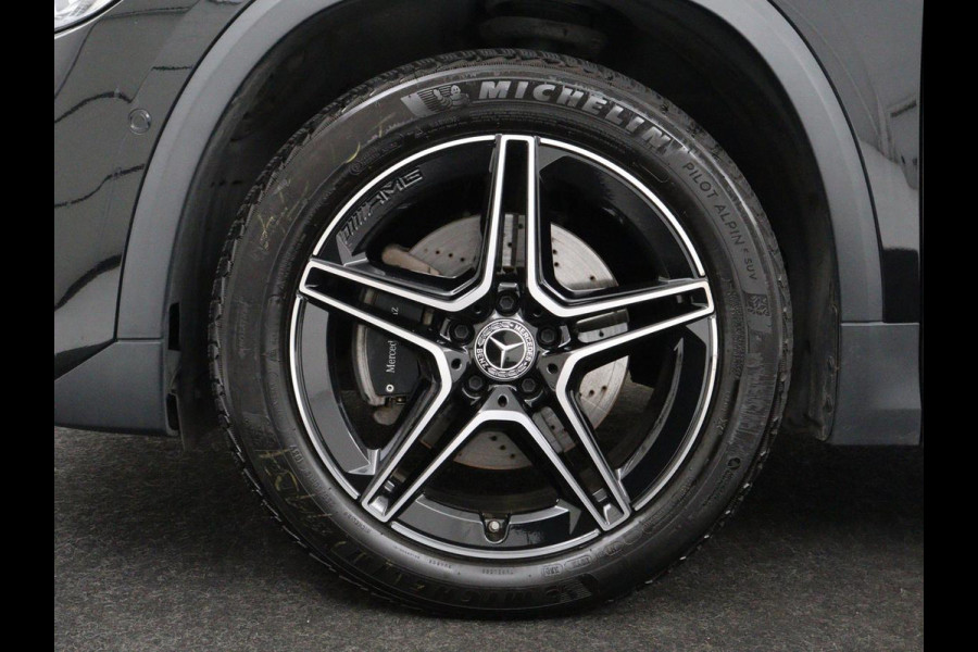 Mercedes-Benz GLA 250e AMG Night | Adaptive cruise | Stoelverwarming | Camera | Half leder | Park Assist | Leder/Alcantara | Widescreen | Sfeerverlichting | Climate control | PHEV | Plug In