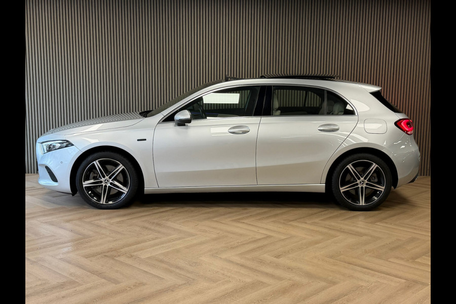 Mercedes-Benz A-Klasse 250e PLUG-IN Business Luxury AUT. PANORAMADAK CAMERA CRUISE SFEERVERLICHTING KEYLESS-GO STOELVERWARMING
