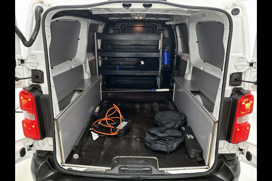 Toyota PROACE Electric Worker L2 Extra Range 75KWh / SOH 90% / 3Pers. / Navigatie / Airco / Bedrijfswagen inrichting / Apk 02-2027