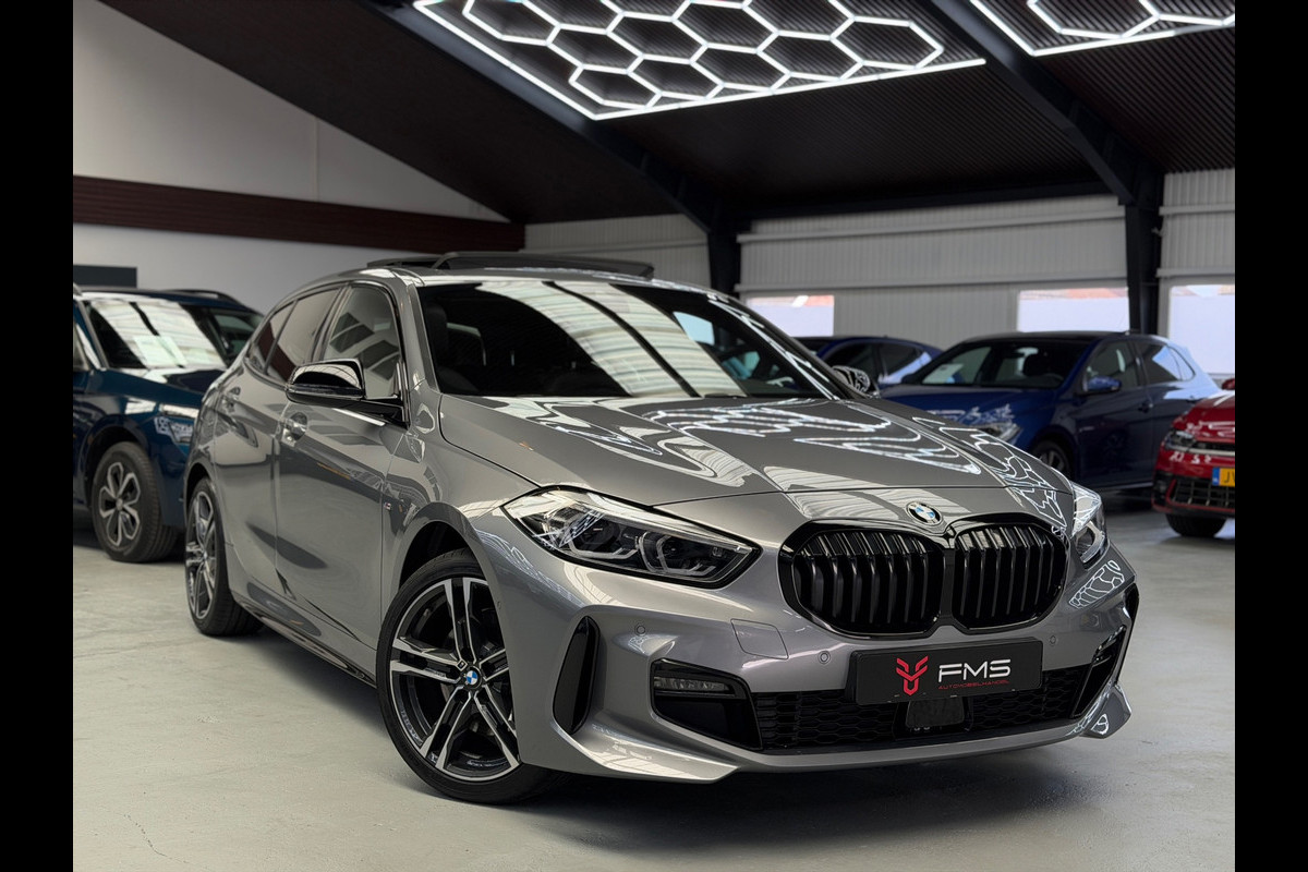 BMW 1-serie 118i M-Pakket CarPlay Panorama