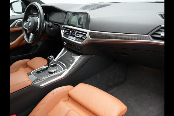 BMW 4 Serie Coupé 430i M Sport 245pk Dealer O.H Sanremo Green | Panodak | Lederen Competition Stoelen Memory & Verwarmd | Adaptive Onderstel | 360 Camera | Harman & Kardon | 19" L.M | Carbon | Apple Carplay | Navigatie | Blis | Virtual | DAB |