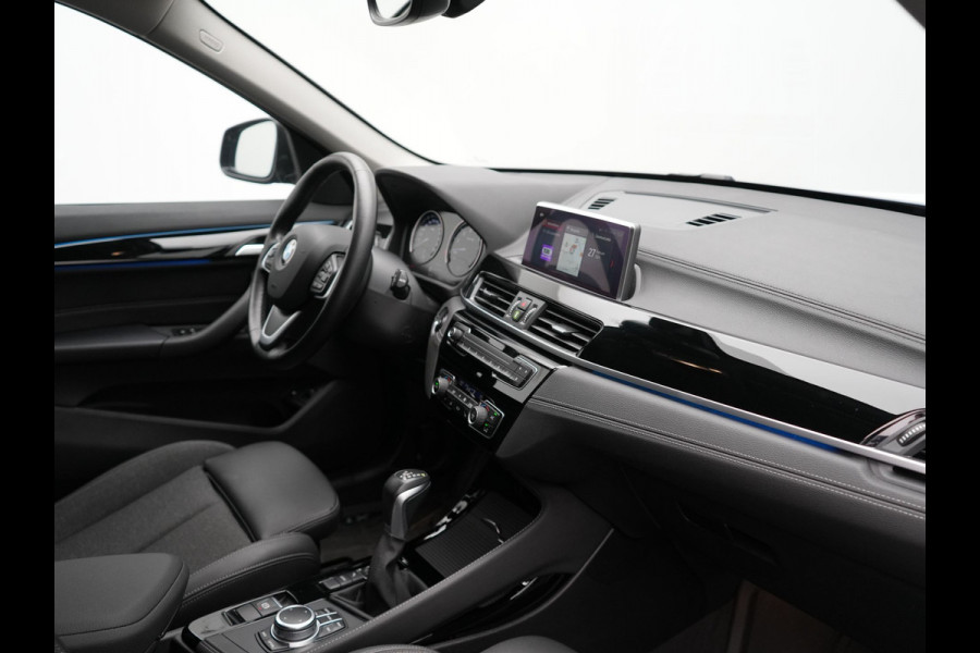 BMW X1 xDrive25e Sportline PHEV 221pk Dealer O.H. | Trekhaak Afn. | Adaptive Cruise | Camera | Sportstoelen Verwarmd | Sfeerverlichting | Keyless | LED Koplampen | Navigatie | DAB | Plug In Hybrid