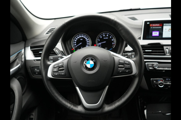 BMW X1 xDrive25e Sportline PHEV 221pk Dealer O.H. | Trekhaak Afn. | Adaptive Cruise | Camera | Sportstoelen Verwarmd | Sfeerverlichting | Keyless | LED Koplampen | Navigatie | DAB | Plug In Hybrid