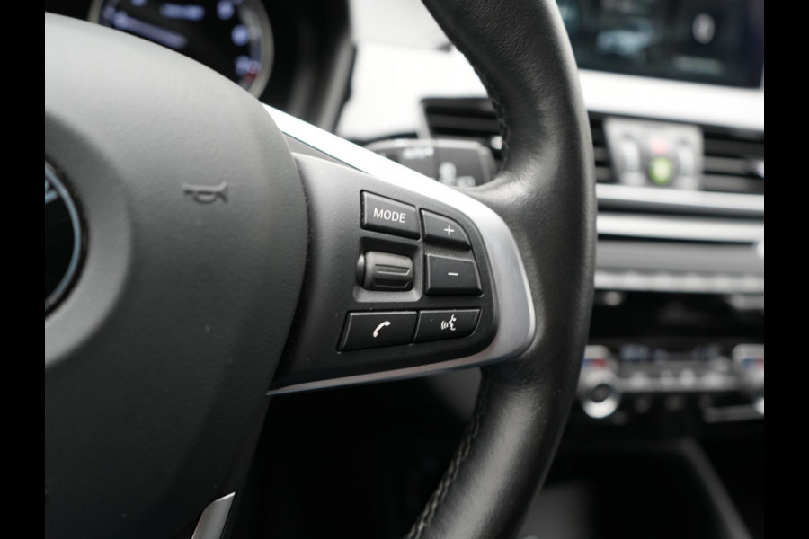 BMW X1 xDrive25e Sportline PHEV 221pk Dealer O.H. | Trekhaak Afn. | Adaptive Cruise | Camera | Sportstoelen Verwarmd | Sfeerverlichting | Keyless | LED Koplampen | Navigatie | DAB | Plug In Hybrid