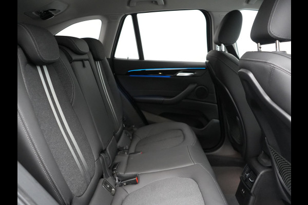BMW X1 xDrive25e Sportline PHEV 221pk Dealer O.H. | Trekhaak Afn. | Adaptive Cruise | Camera | Sportstoelen Verwarmd | Sfeerverlichting | Keyless | LED Koplampen | Navigatie | DAB | Plug In Hybrid