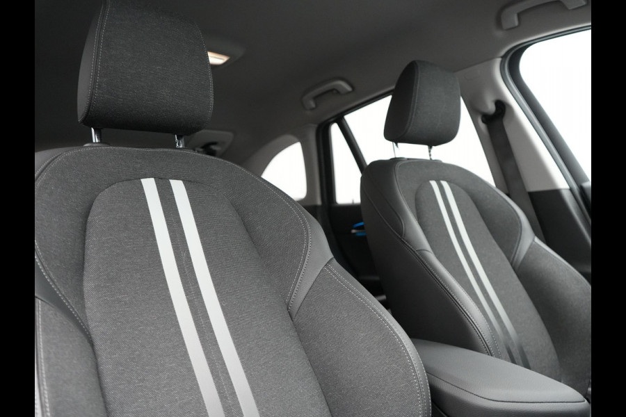 BMW X1 xDrive25e Sportline PHEV 221pk Dealer O.H. | Trekhaak Afn. | Adaptive Cruise | Camera | Sportstoelen Verwarmd | Sfeerverlichting | Keyless | LED Koplampen | Navigatie | DAB | Plug In Hybrid