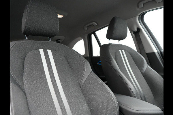 BMW X1 xDrive25e Sportline PHEV 221pk Dealer O.H. | Trekhaak Afn. | Adaptive Cruise | Camera | Sportstoelen Verwarmd | Sfeerverlichting | Keyless | LED Koplampen | Navigatie | DAB | Plug In Hybrid