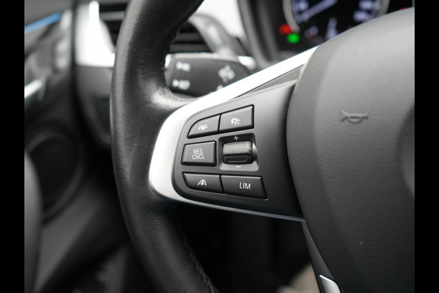 BMW X1 xDrive25e Sportline PHEV 221pk Dealer O.H. | Trekhaak Afn. | Adaptive Cruise | Camera | Sportstoelen Verwarmd | Sfeerverlichting | Keyless | LED Koplampen | Navigatie | DAB | Plug In Hybrid