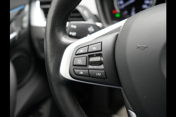 BMW X1 xDrive25e Sportline PHEV 221pk Dealer O.H. | Trekhaak Afn. | Adaptive Cruise | Camera | Sportstoelen Verwarmd | Sfeerverlichting | Keyless | LED Koplampen | Navigatie | DAB | Plug In Hybrid